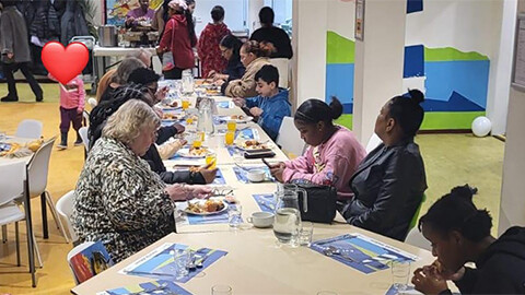 Familydinner 480x270